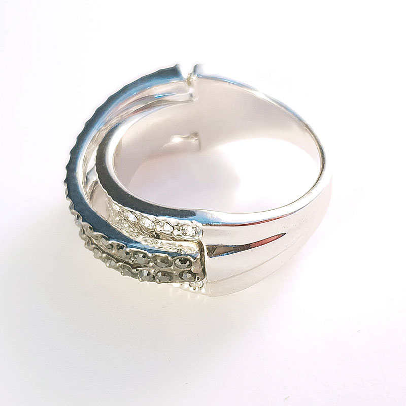 Black crystal ring side